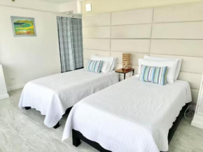 Waikiki Ocean View Penthouse 2/2 bdr/bath